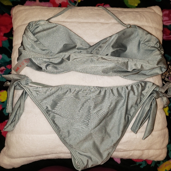 Bikini - Picture 6 of 7